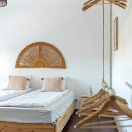 Retreat Center - Which-house Homestay *